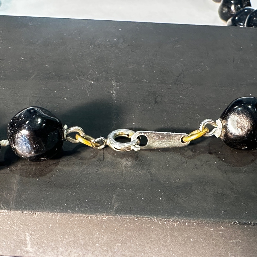 Set of 2 Vintage 80s Black and Yellow/Cream Pearlescent Beaded Necklaces - Picture 4 of 8